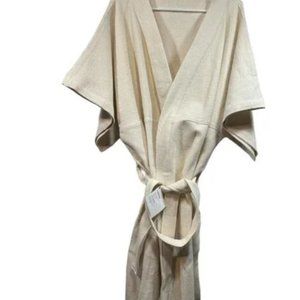 BNWT crate and barrel bathrobe